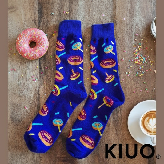 Calcetines KIUO Donuts - flat lay editorial mesa café con donut y sprinkles
