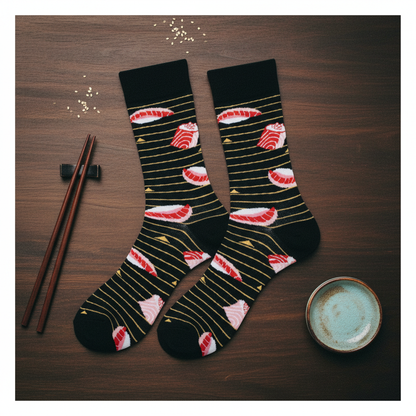 Calcetines Sashimi flat lay par sobre madera oscura